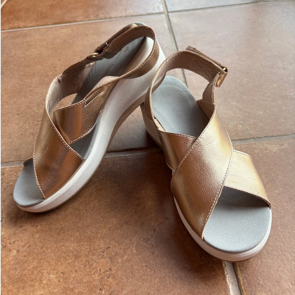 Clarks Rose Gold Metallic Cloudstepper Platform Sandals size 8.5 - Picture 9 of 13